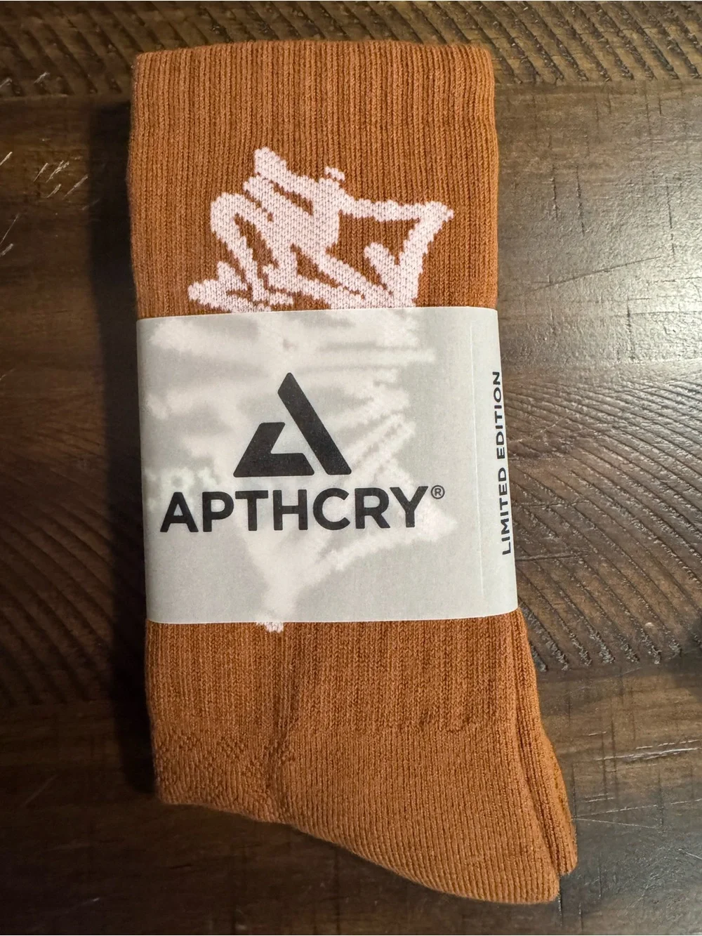 APTHCRY Men's Crew Socks - Rust Brown